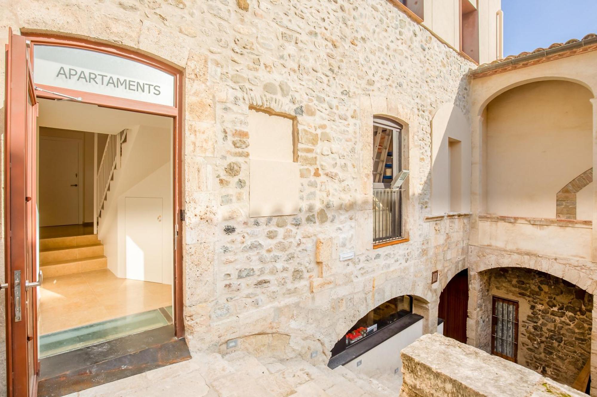Can Cintet 1 Apartamento En La Plaza De Besalu Exterior photo